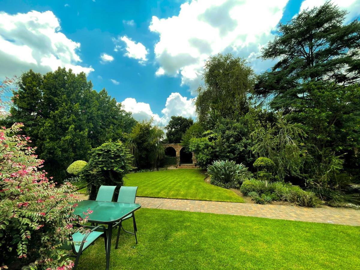 Amoris Guest House-Lynnwood Pretoria Bagian luar foto