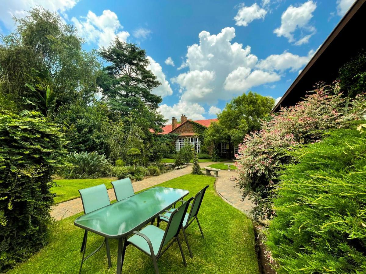 Amoris Guest House-Lynnwood Pretoria Bagian luar foto